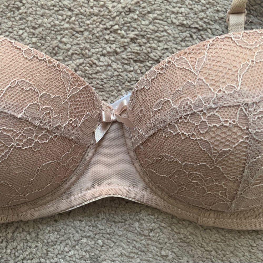 Pretty Lace Bra - Picture 2 of 7